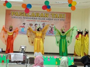 Pagelaran Tari Jurusan Pendidikan Islam Anak Usia Dini Fakultas Imu Tarbiyah dan Keguruan IAIN Syekh Nurjati Cirebon