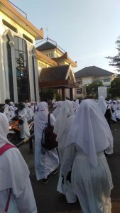 Praktek Ibadah Mahasiswa IAIN Syekh Nurjati Cirebon Melaksanakan Kegiatan Sirmulasi Manasik Haji Untuk Mahasiswa